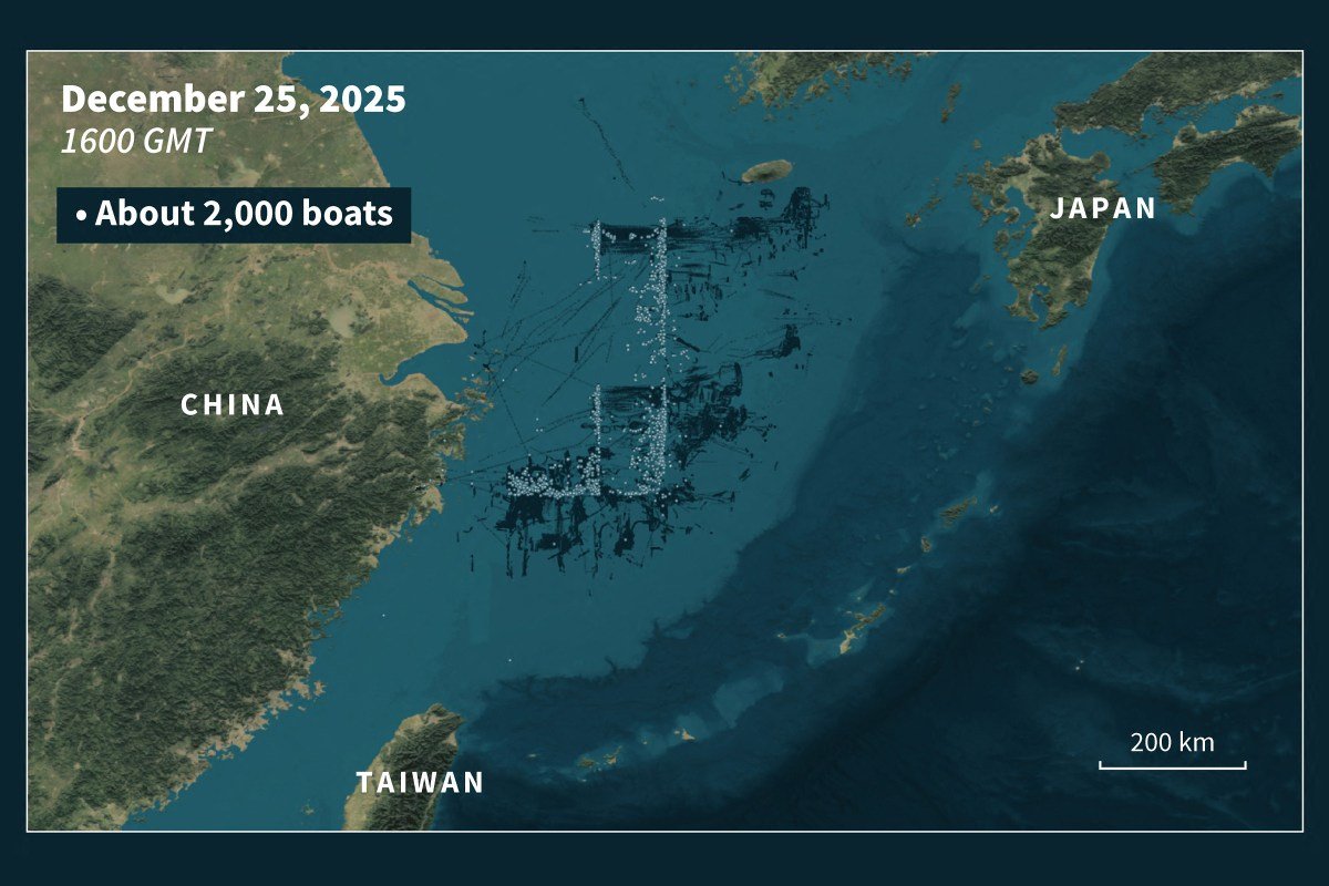 Thousands of Chinese Ships Form Strange Pattern in Ocean
