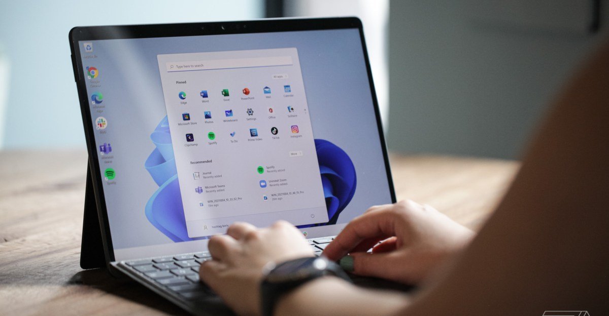 Windows 11 is finally getting a movable taskbar
