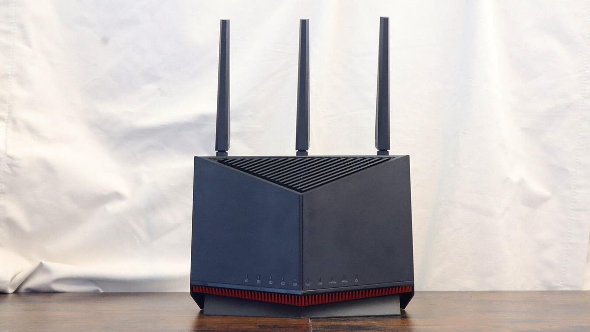 Adjusting my router's antenna fixed my Wi-Fi problems - here's the best way to position it