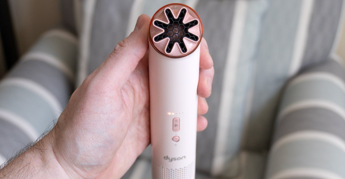 Dyson’s handheld fan is more powerful and louder than I expected