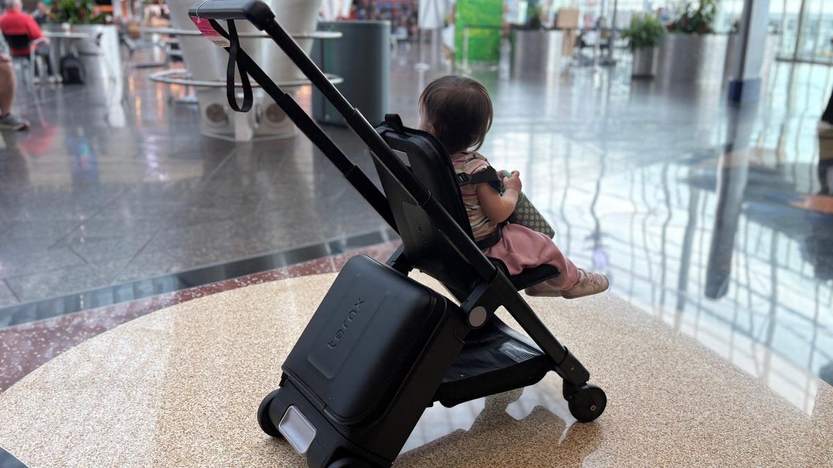 This stroller turns into a carry on-suitcase, and I recommend it for traveling parents