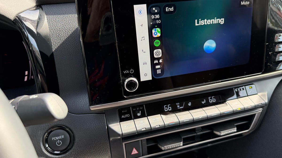 I tested ChatGPT and Perplexity AI as my CarPlay voice assistants - both made Siri look bad