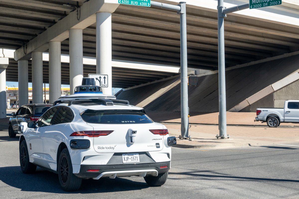 Man Says His Waymo Ditched Him at the Airport Before He Could Get His Luggage Out of the Trunk, Refused to Return