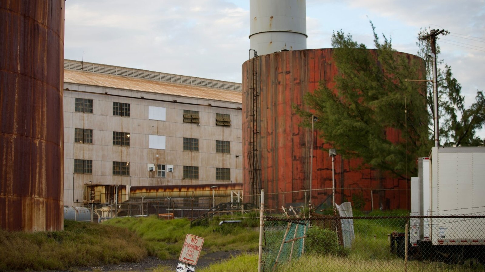 The EPA just walked back Hawai‘i’s plan to retire its dinosaur power plants