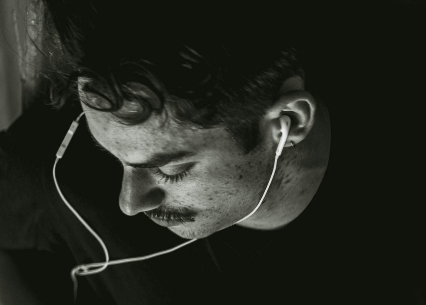 The Fully Anesthetized Brain Can Still Track a Podcast