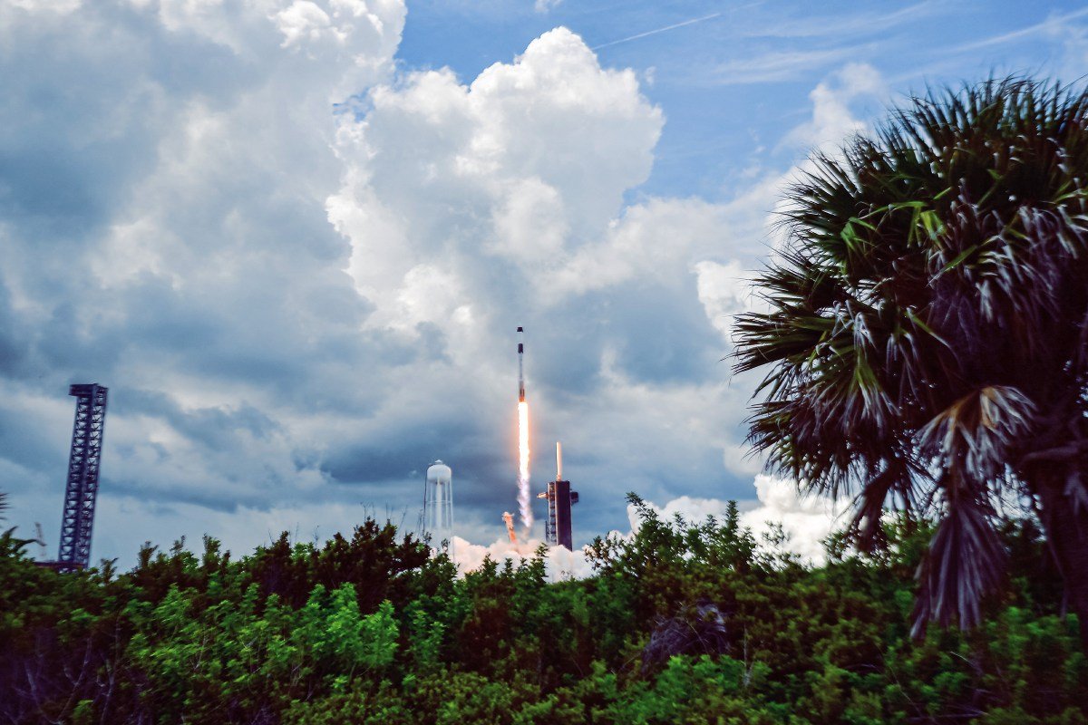 Eighty Residents Sue SpaceX, Saying Elon Musk's Constant Rocket Launches Are Literally Destroying Their Homes
