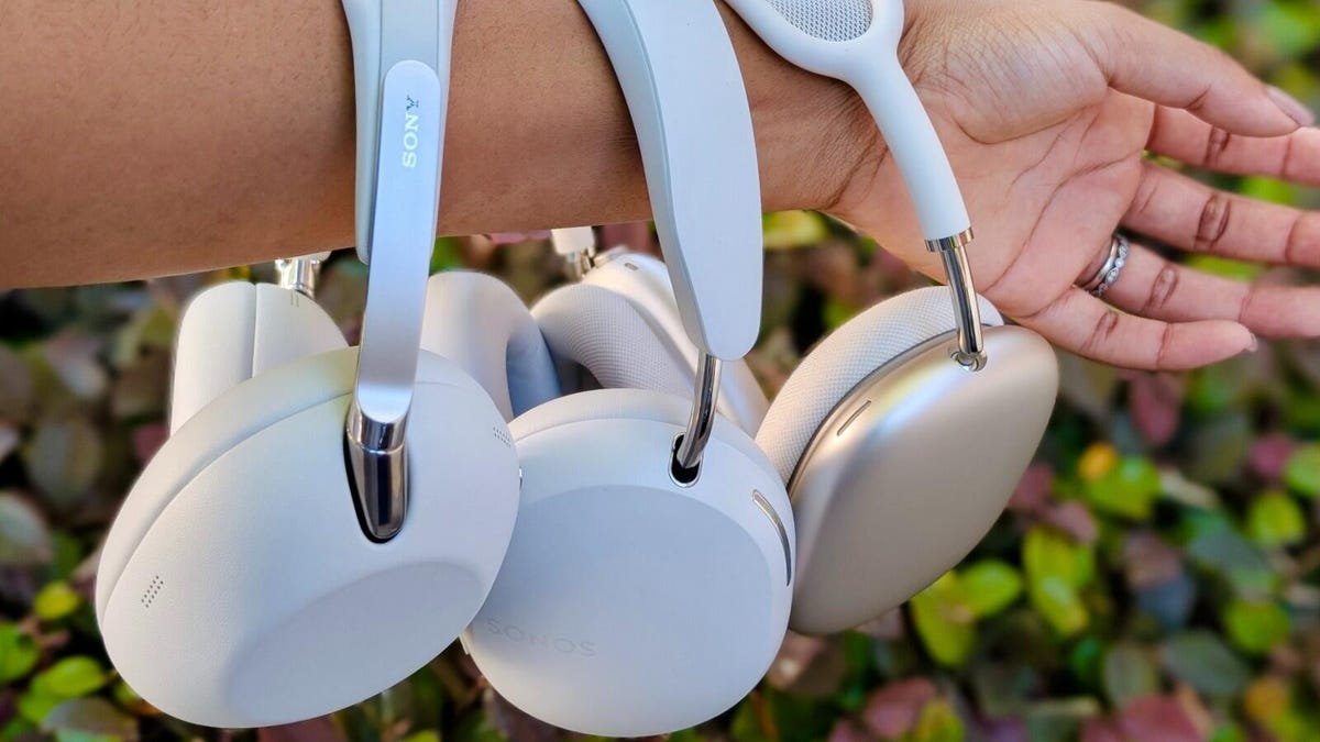 I traveled 2,700 miles with Sony, Apple, and Sennheiser headphones - this pair sounded the best