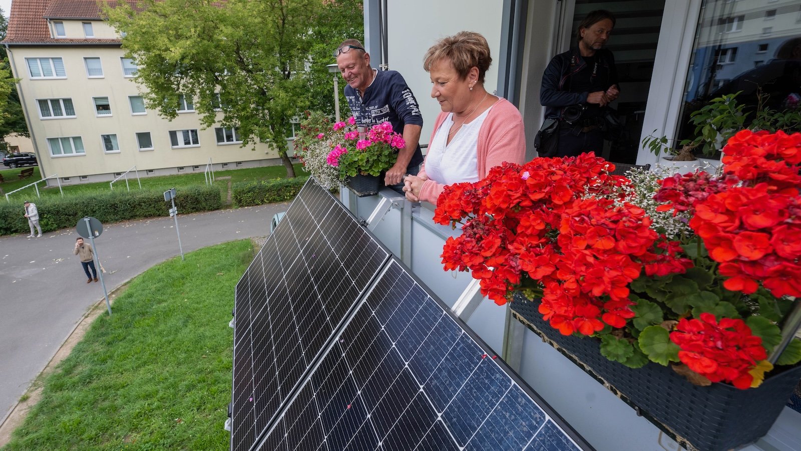California just made it legal to turn balconies into tiny power plants